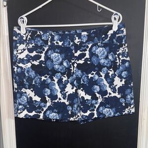 The Limited Blue Floral Print Tailored Shorts Size: 10 Inseam: 4.5”